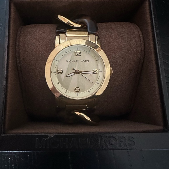 Michael Kors Tortise Watch - Picture 1 of 2